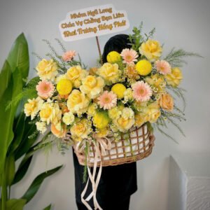 Giỏ hoa tone vàng mix