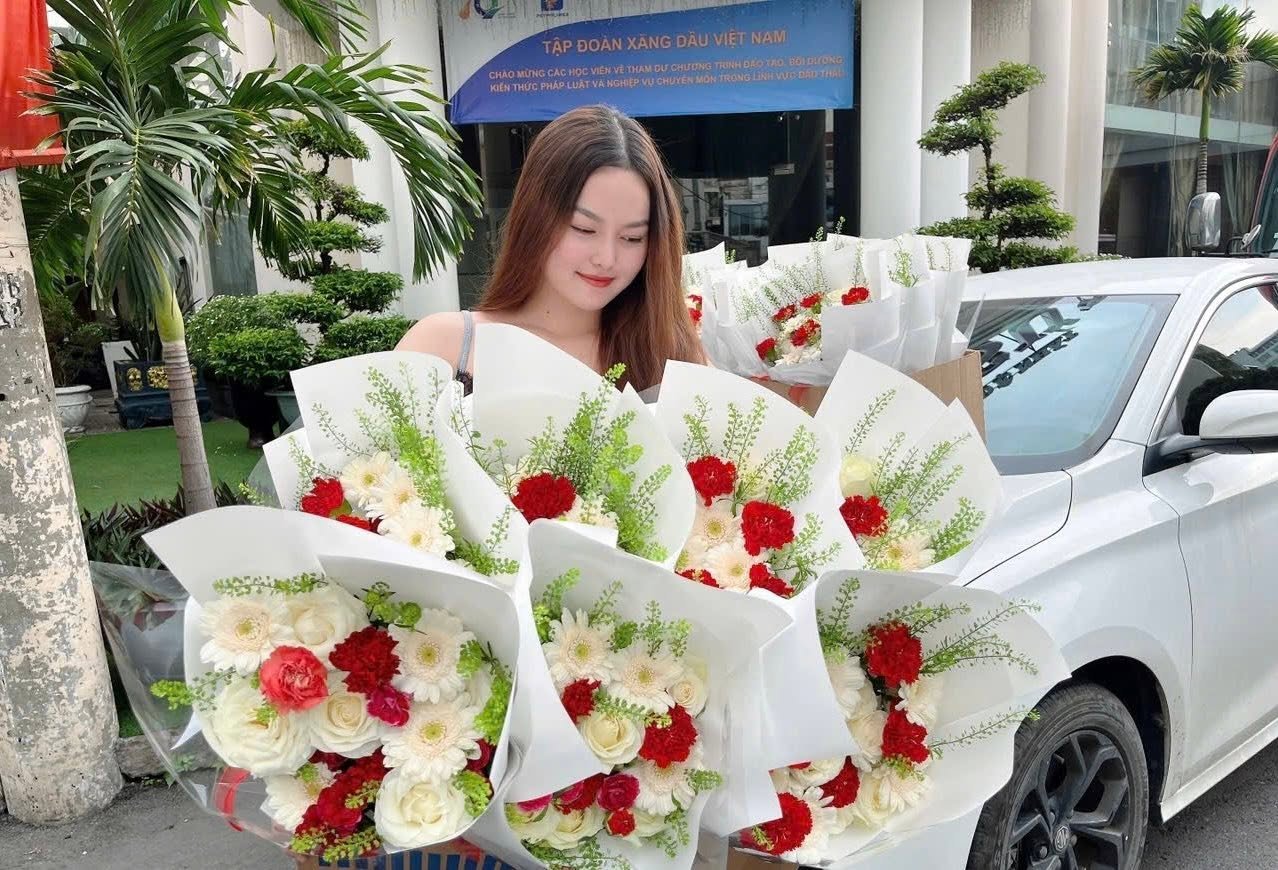 Thảo, người làm hoa ở Luvina, cùng những bó hoa