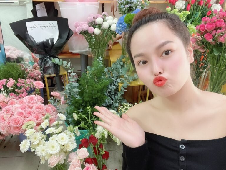 Thảo tại tiệm hoa Luvina