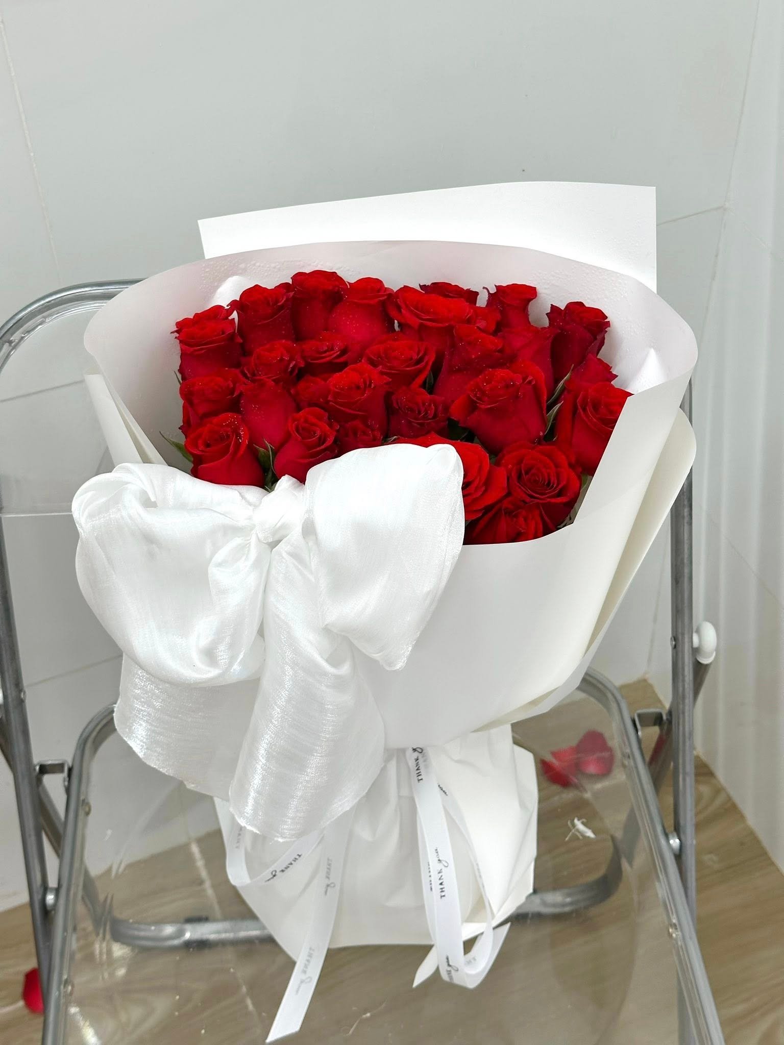 599951310_1903103743608578_7978354935262126477_n Đỏ pháp siêu tươi - Anh 1 - Tiem Hoa Luvina