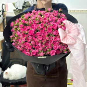 Bó Sophia Nhiều Hoa Nổi Bật Sang Trọng Và Tinh Tế - Anh 3 - Tiem Hoa Luvina