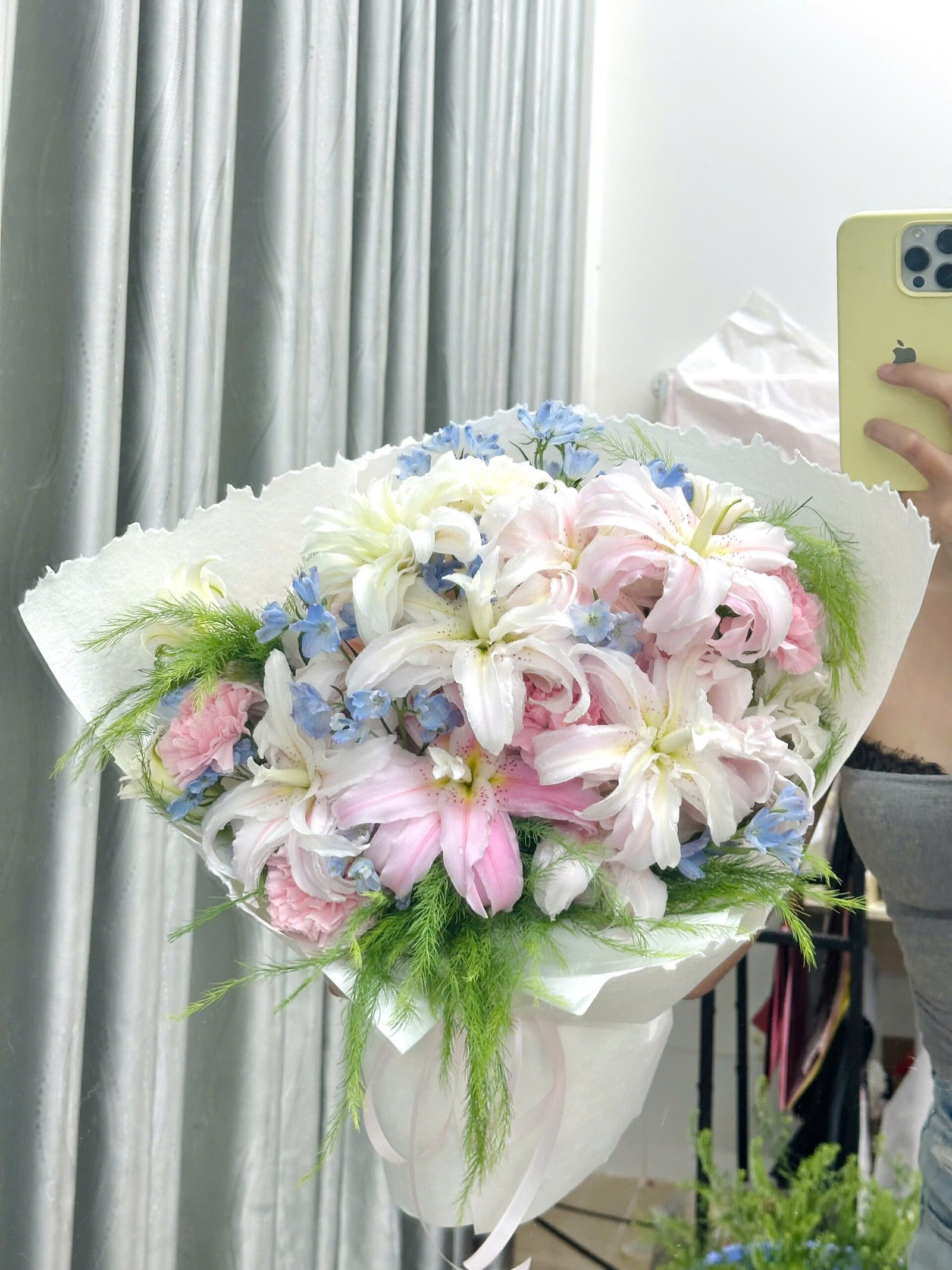 z7459735696327_7190c5dba9164736c25d44aac2b0f9cf Bó Hoa Ly Mix Tone Siêu Sang Giấy Xé Xịn - Anh 2 - Tiem Hoa Luvina