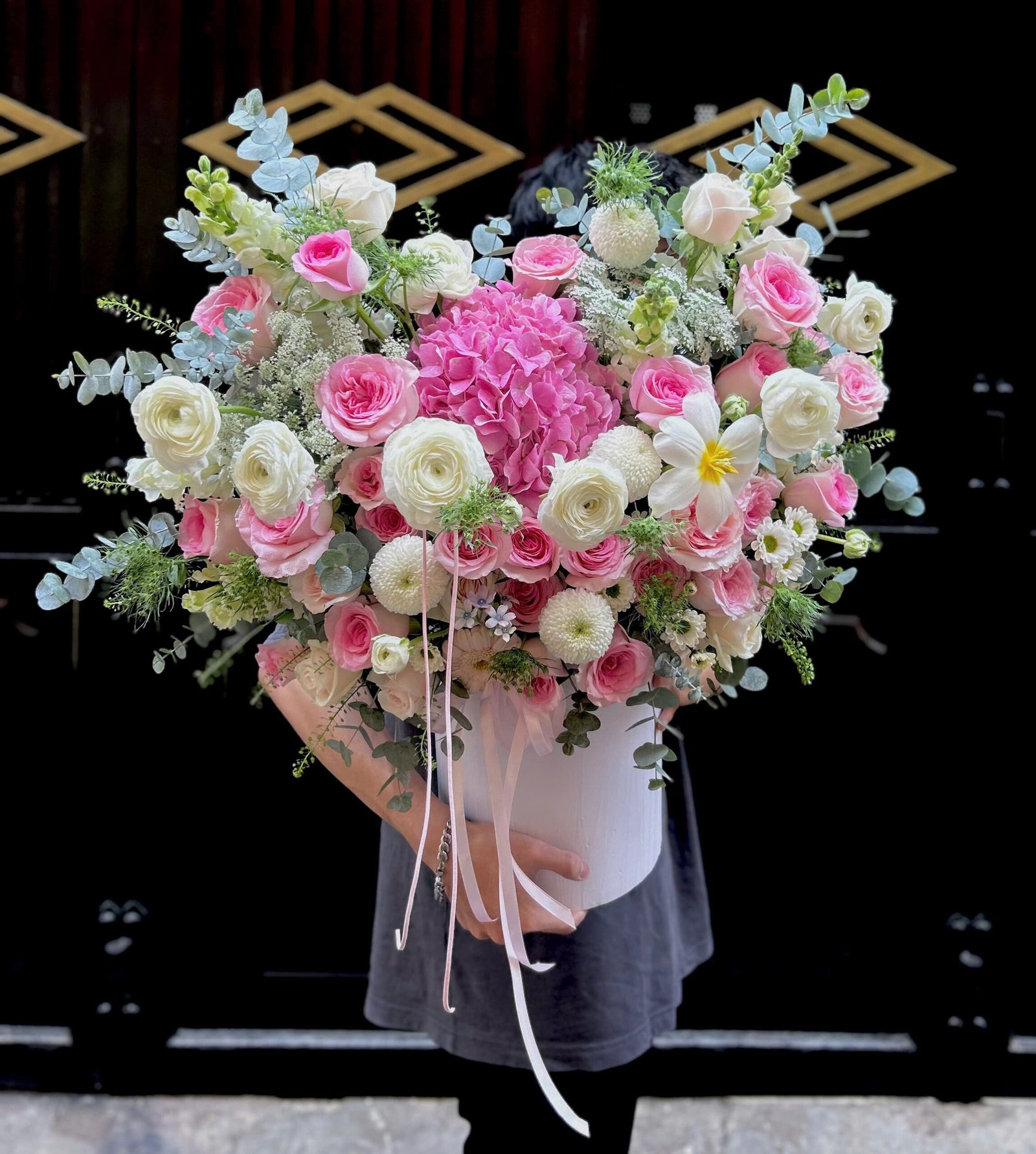 z7608680724623_c42658f746448def75d3e1edec21ec73 Giỏ Hoa Tú Cầu Mix Sang Trọng - Tiem Hoa Luvina