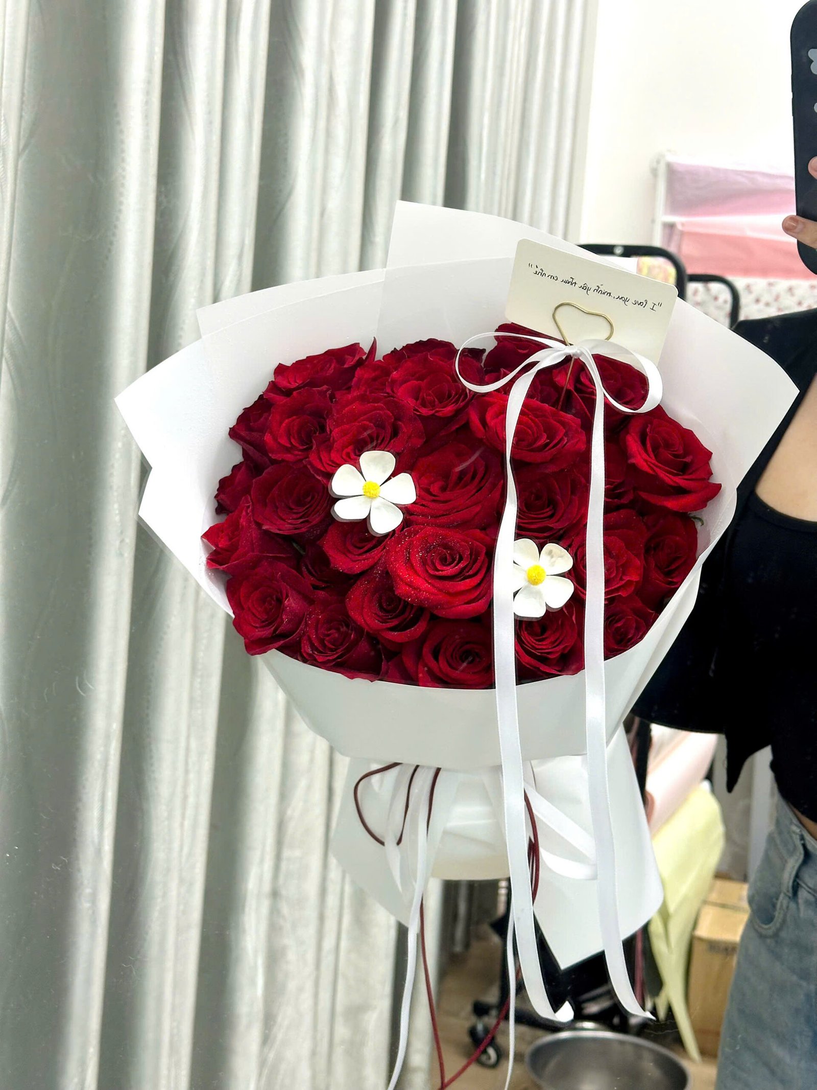 z7623651740522_604fac10f4cea5a24a7c148b8e0a3b62 Đỏ Ecuador Xinh - Anh 3 - Tiem Hoa Luvina