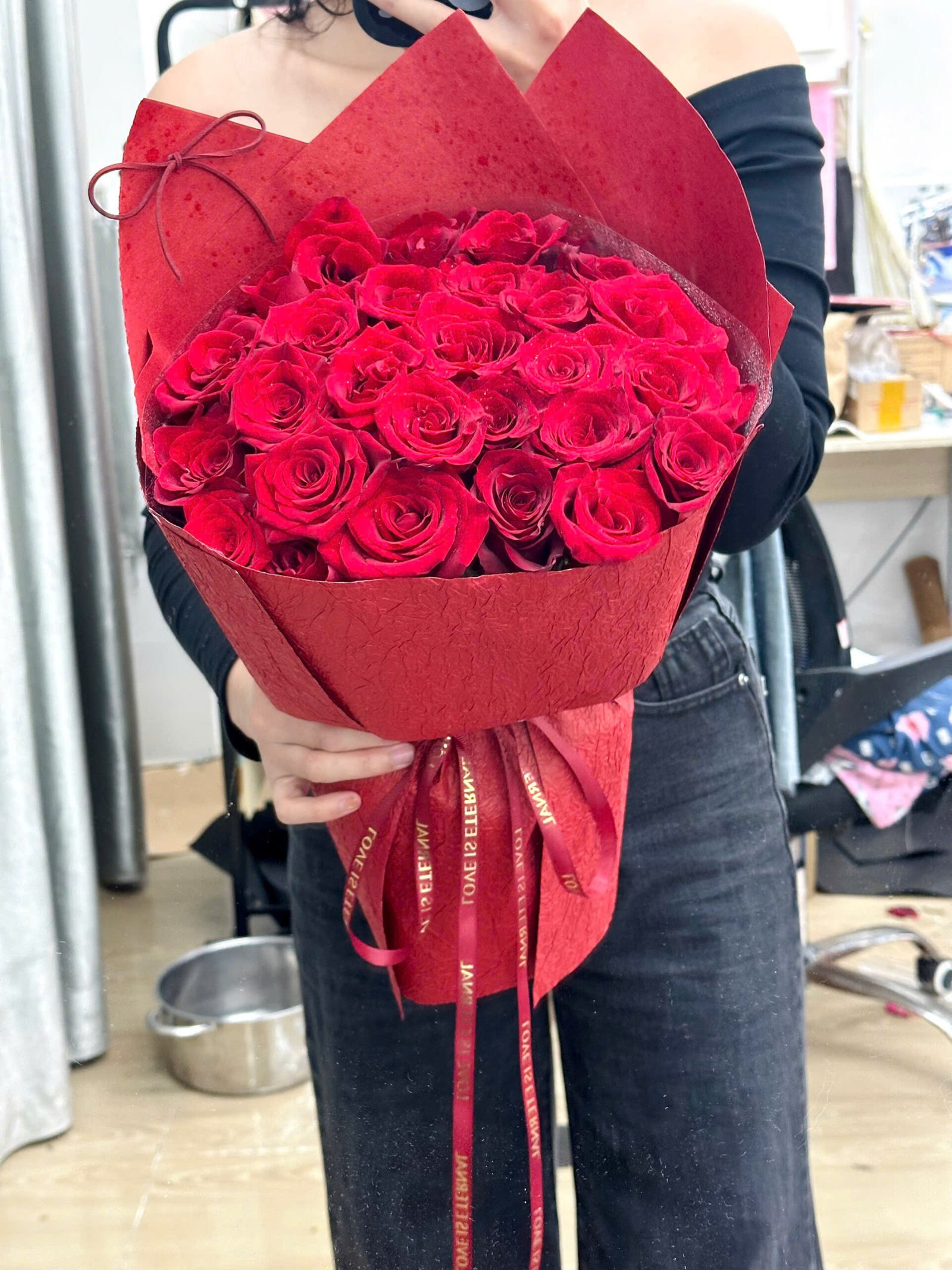 z7677890993309_4abcfa45b5b25f8043211fafd247262d Đỏ Ecuador Size Vừa Giấy Xịn - Anh 2 - Tiem Hoa Luvina