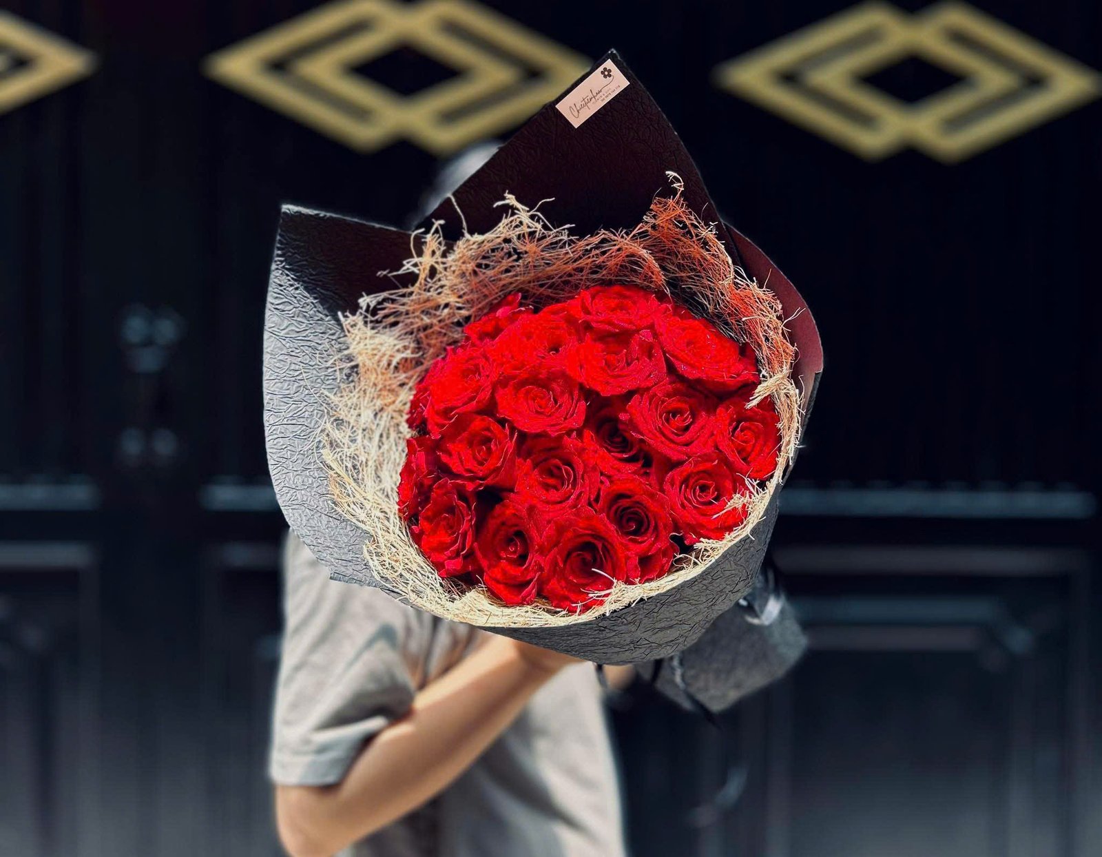 z7720208583421_07a8024fb9bae22b48fef17f0bf2baba Đỏ Ecuador Giấy Xịn - Anh 1 - Tiem Hoa Luvina