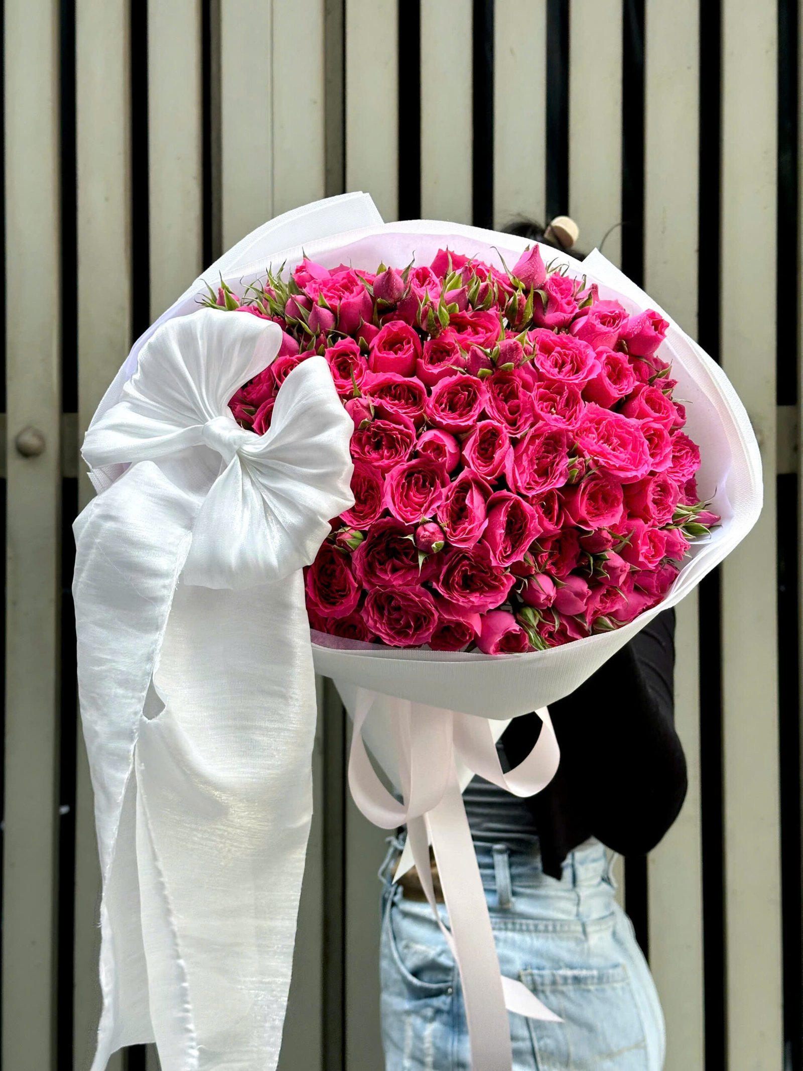 z7865309264662_1f0a0575cc769b4c7ccfc542379eb21d Sophia Nhiều Hoa Nơ To - Anh 1 - Tiem Hoa Luvina