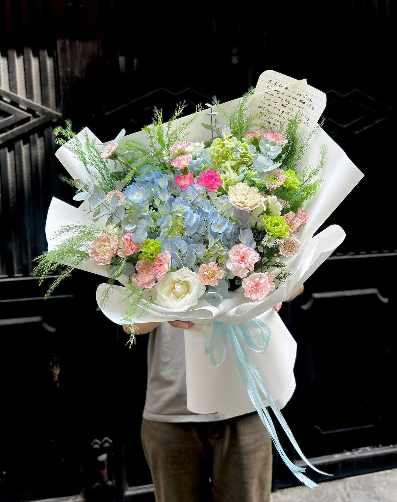 z7870533029028_27893342a5ee772037e15c6b10239851 Các mẫu hoa tú cầu mix - Anh 2 - Tiem Hoa Luvina