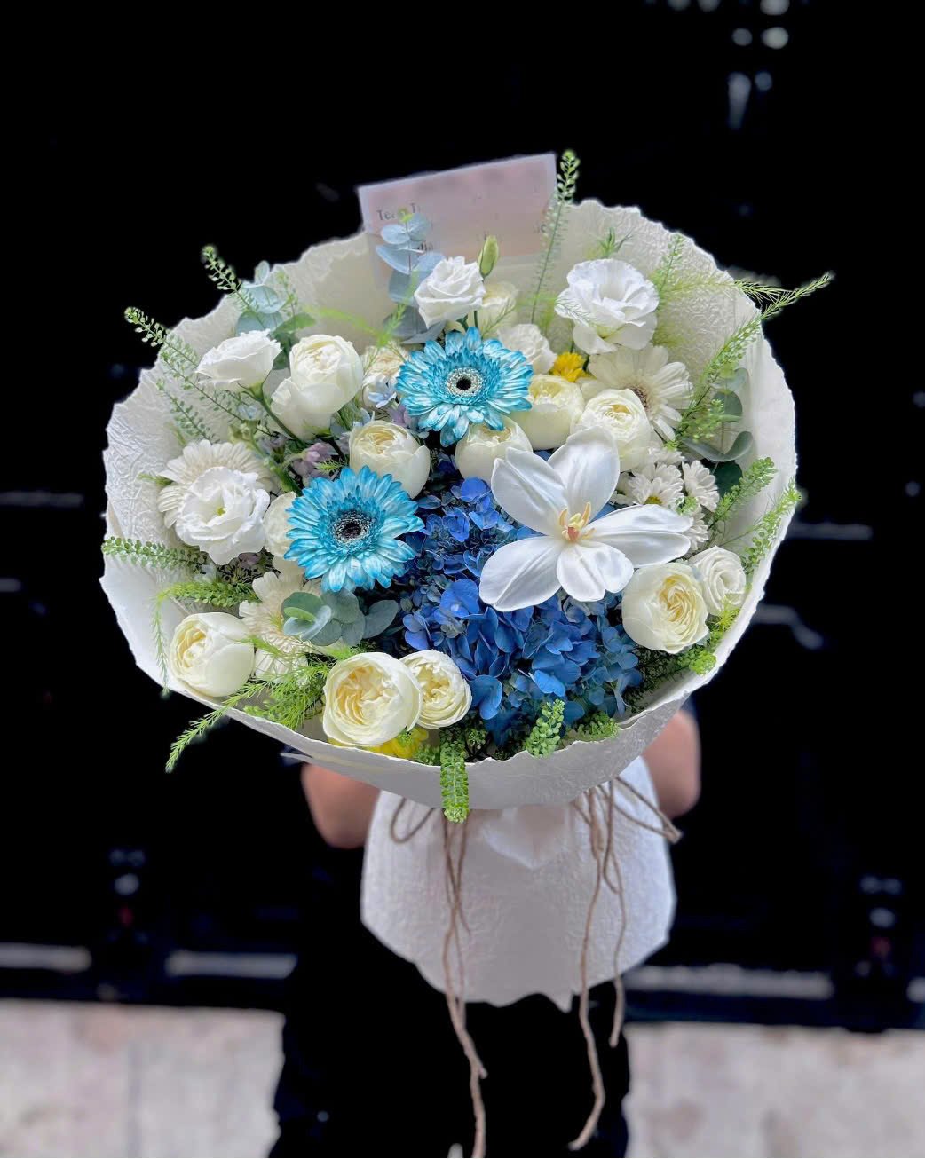 z7870533035615_88547ed3490cffce6ad936153bbc6e7f Các mẫu hoa tú cầu mix - Anh 3 - Tiem Hoa Luvina