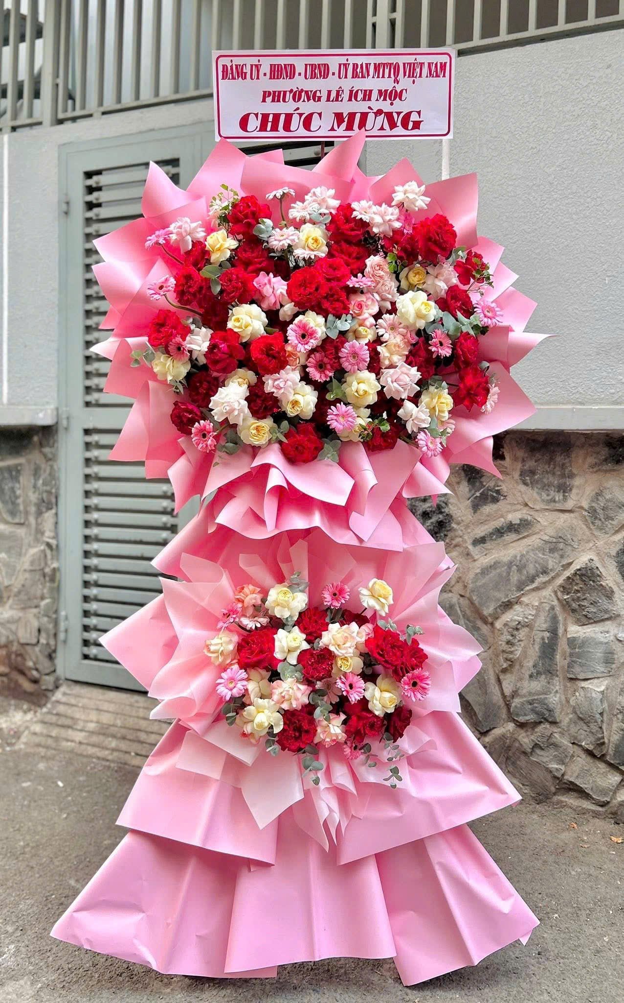 z7870546329917_1df973e88ad31a132493955e41f8faa0 Kệ Hoa Khai Trương - Tiem Hoa Luvina