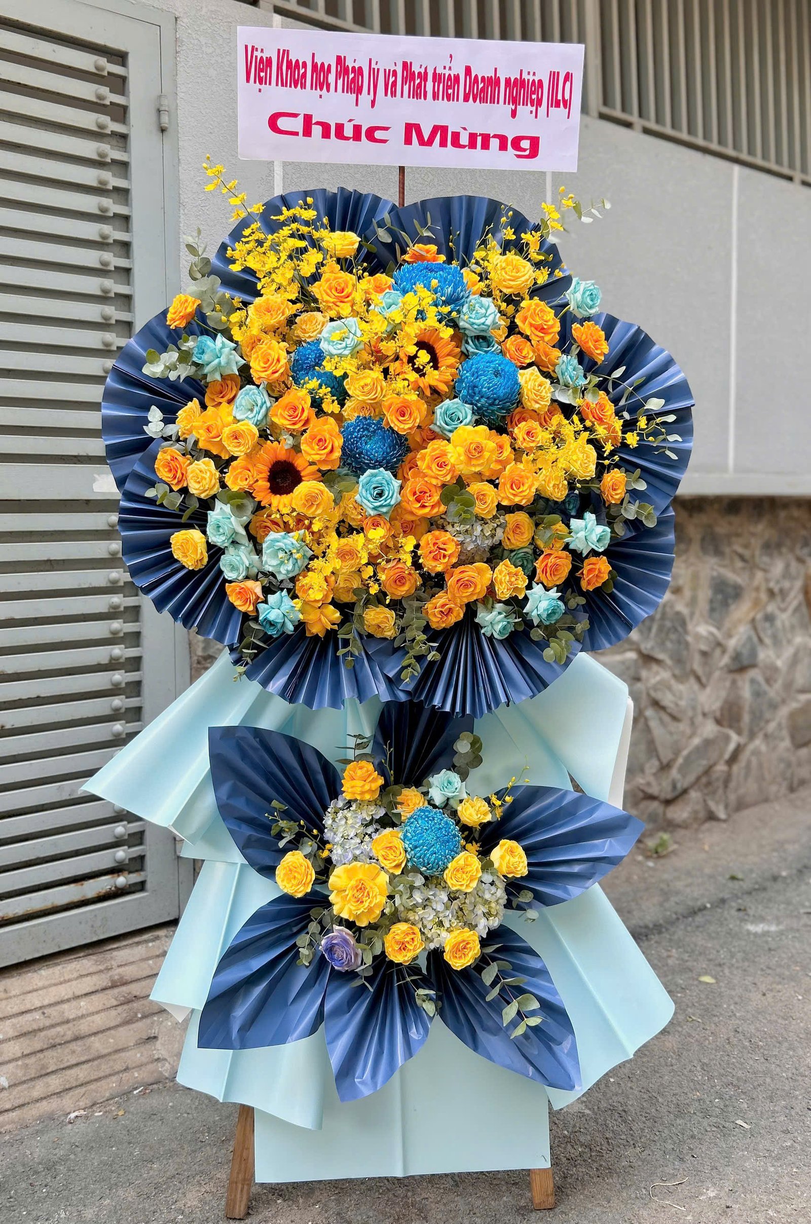 z7870546357645_a450b701f267db68af31c8292c770486 Kệ Hoa Khai Trương - Anh 4 - Tiem Hoa Luvina
