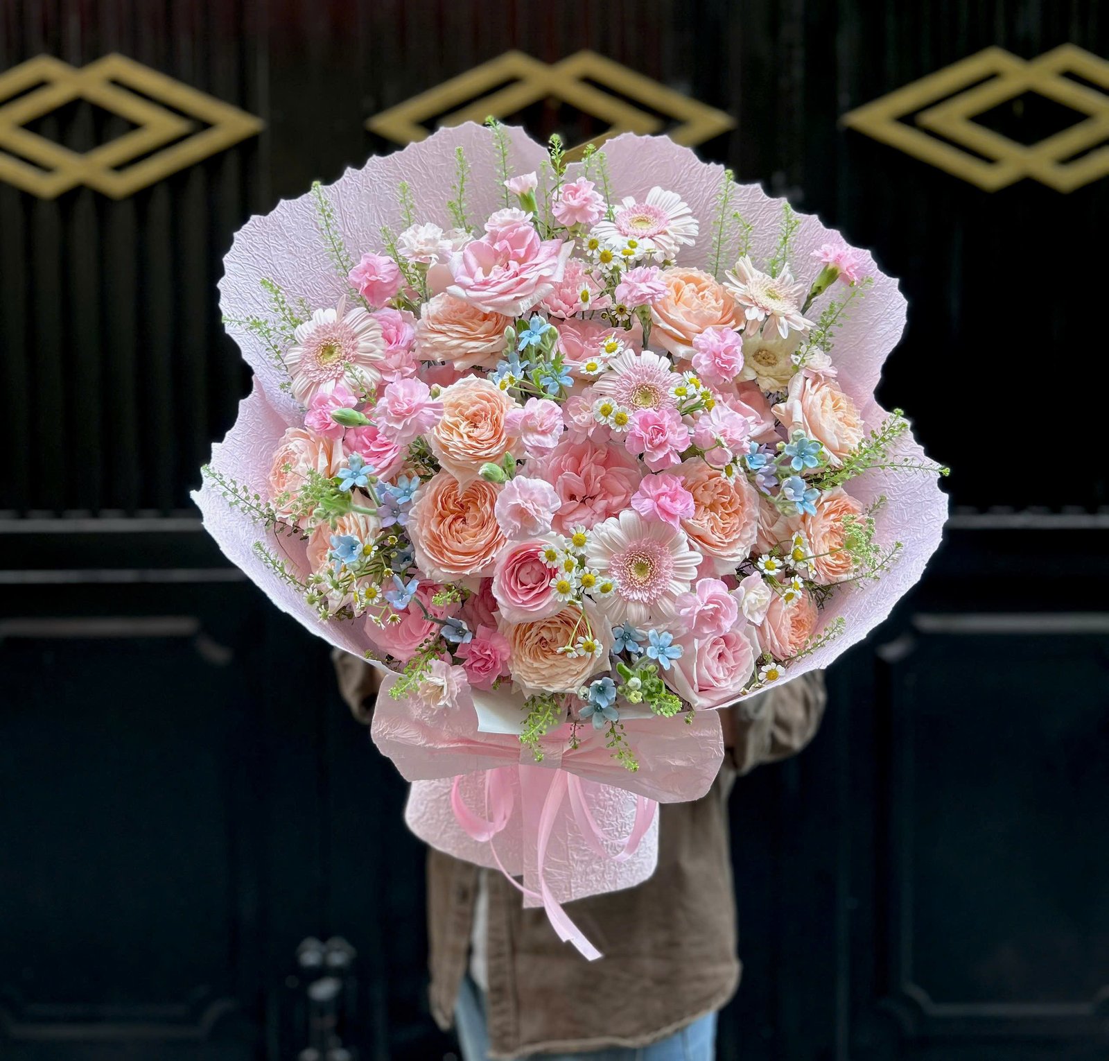 z7870600884022_825881acbb025eb746d9b49c419c9d07 Tone Hồng Mix Nhiều Hoa Giấy Xé Xịn - Tiem Hoa Luvina