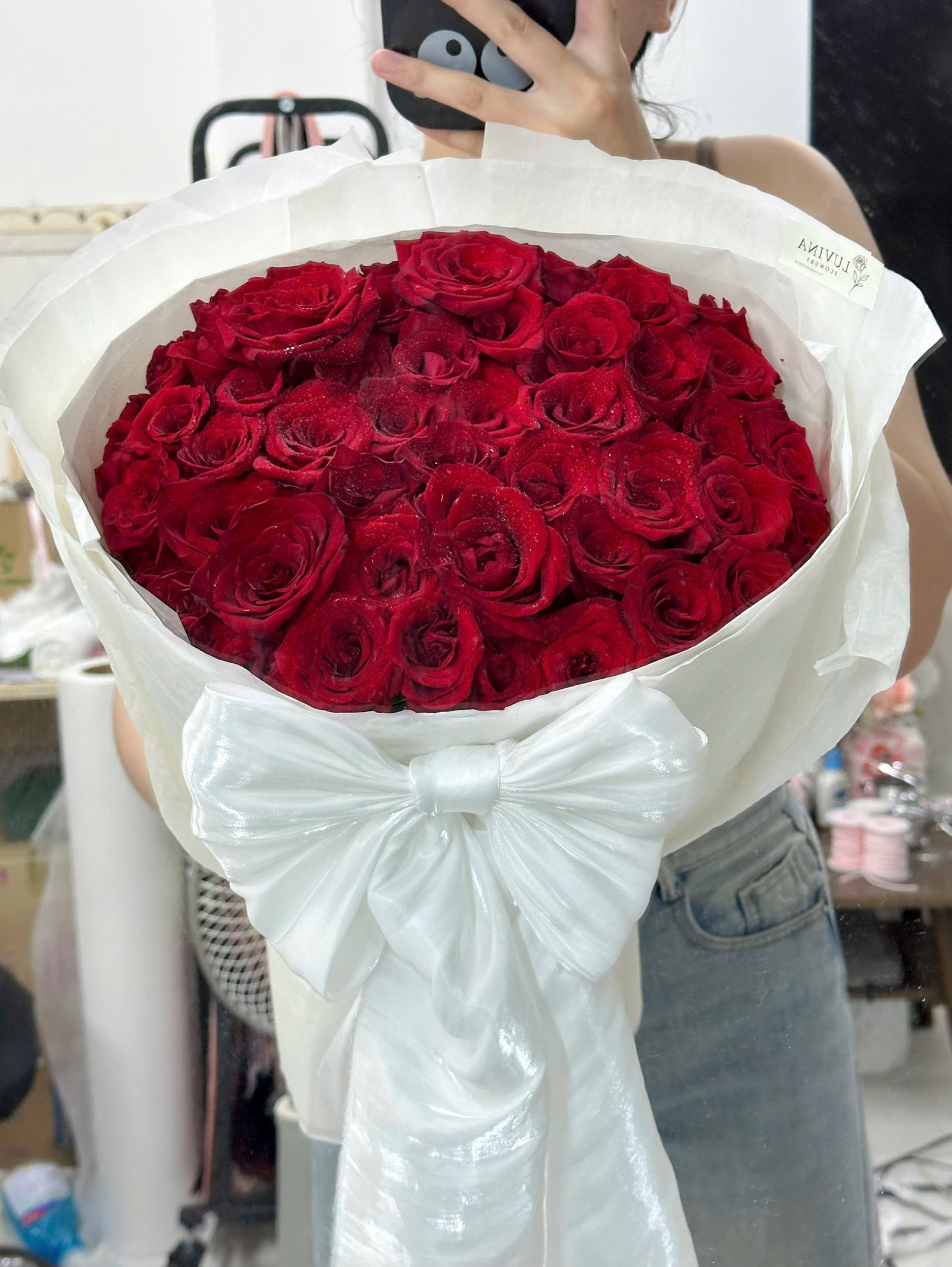 z7916776473393_5a1a00ce655bfb705776f3c409ec697d Đỏ Ecuador Nổi Bật Thu Hút - Anh 5 - Tiem Hoa Luvina