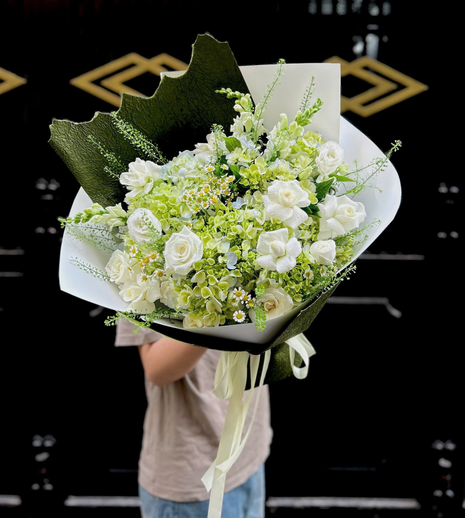 z7916852598021_1f96a4afedc90d6cd49f0ca6ecdad1c8 Tú Cầu Xanh Bơ Mang Cảm Giác Nhẹ Nhàng Tươi Mới - Anh 2 - Tiem Hoa Luvina
