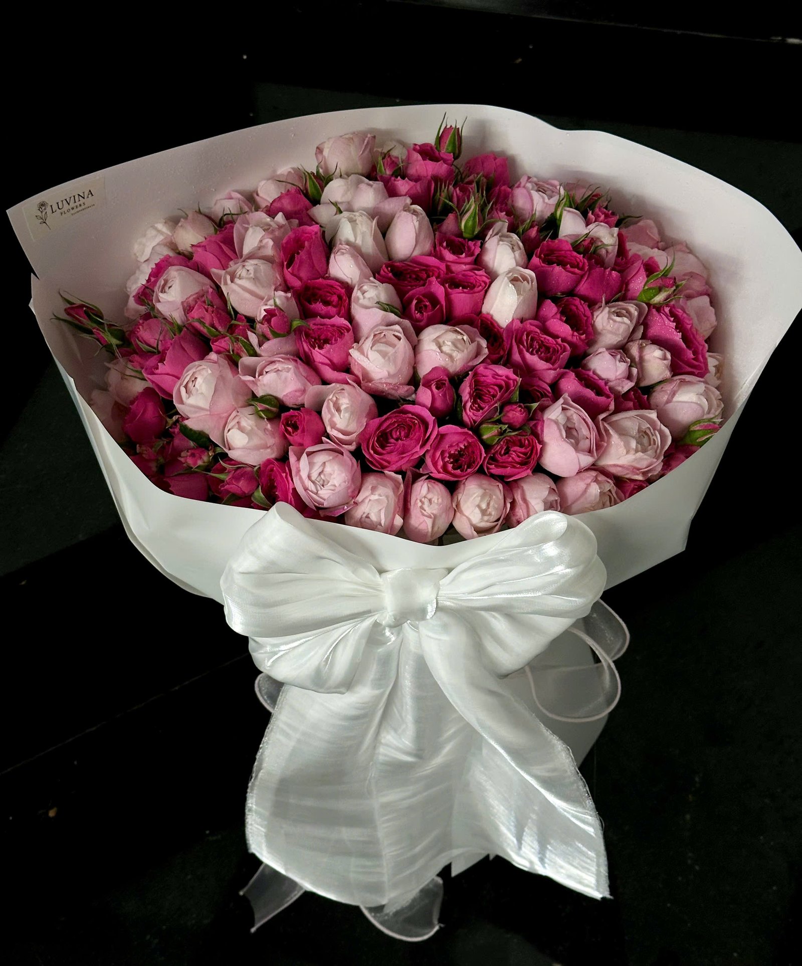 z7916856329656_bd716caa89ae8aae255aa8ea0d766eaa Sophia Mix Plume Size To Sang Trọng Nhiều Hoa - Tiem Hoa Luvina