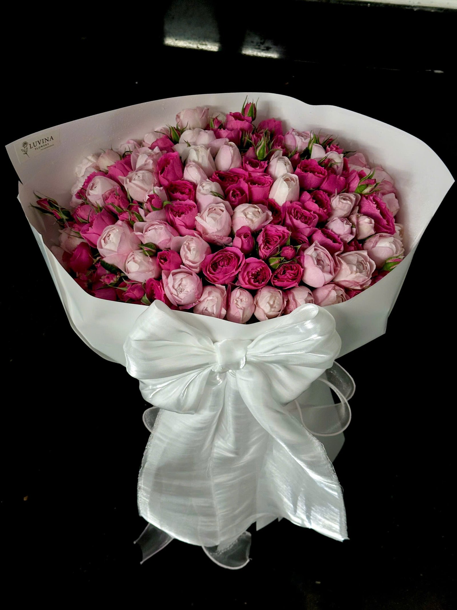 z7916856339004_150e65b072b0ba0b0250c830a091a7c3 Sophia Mix Plume Size To Sang Trọng Nhiều Hoa - Anh 2 - Tiem Hoa Luvina