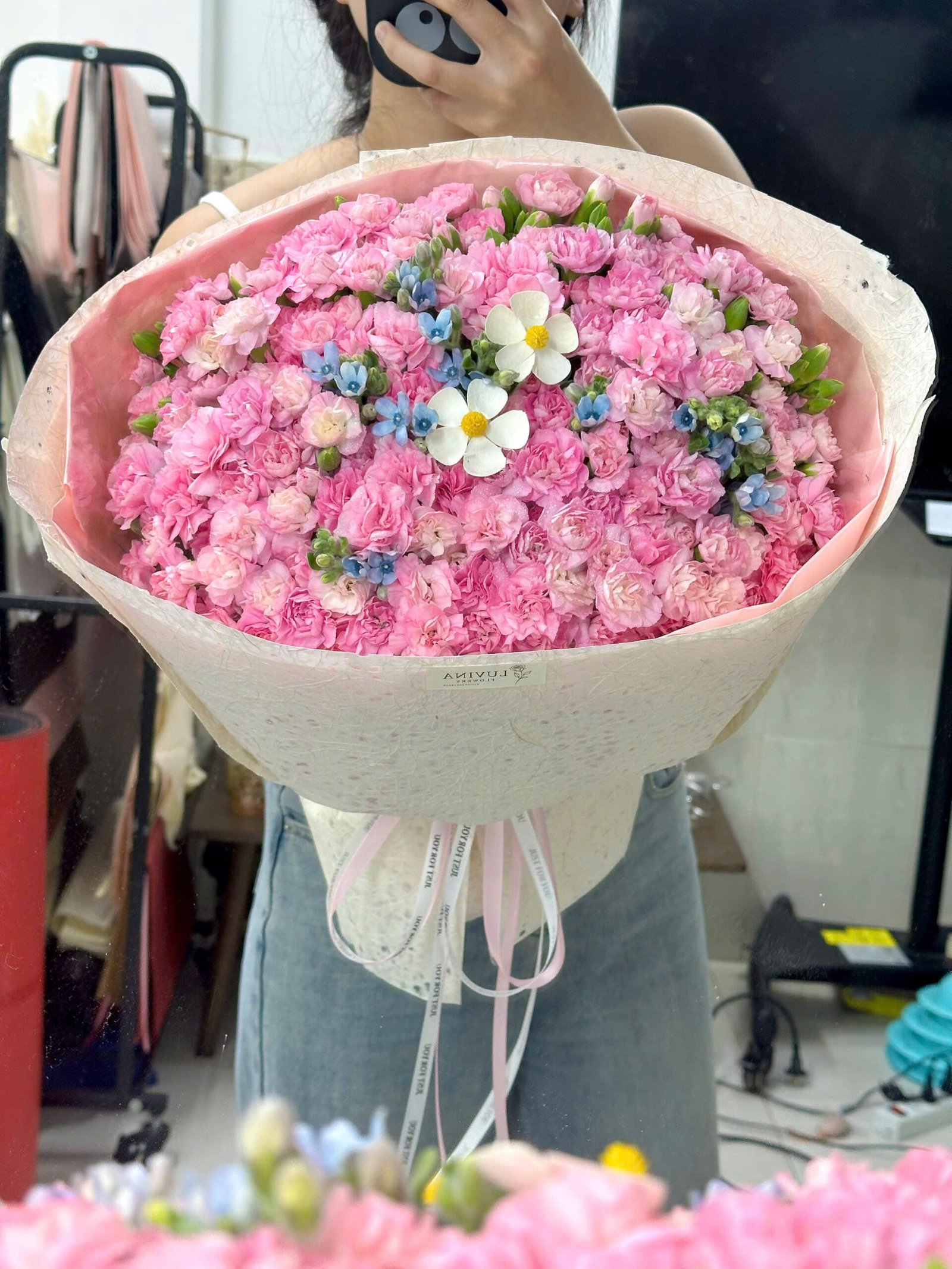 z7920477300942_31cb96573ffdd80679787cde0ccc6968 Phăng Hồng Chùm Mix Sao Xanh Nhiều Hoa Cực Xinh - Anh 1 - Tiem Hoa Luvina