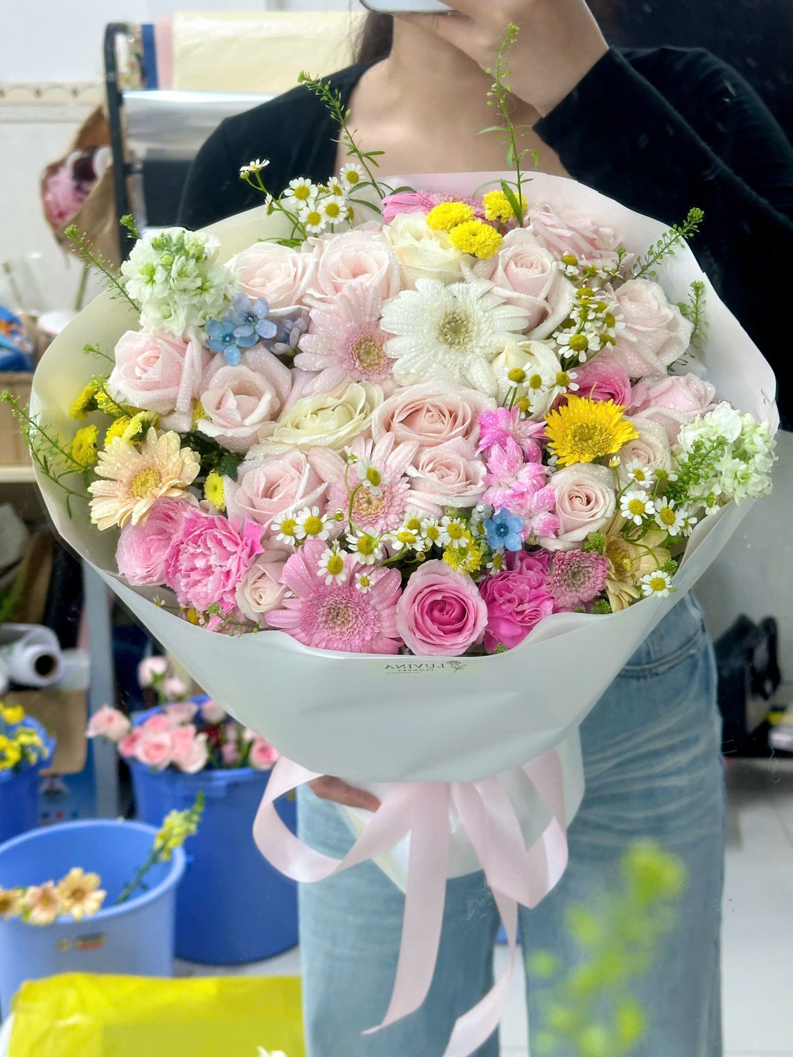 z7946906515454_9039e90a7723e1b83bbb546645ac8521 Hồng Mix Mỗi Ngày Một Vẻ - Anh 2 - Tiem Hoa Luvina