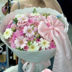 Hồng mix giấy xịn nơ to - Tiem Hoa Luvina