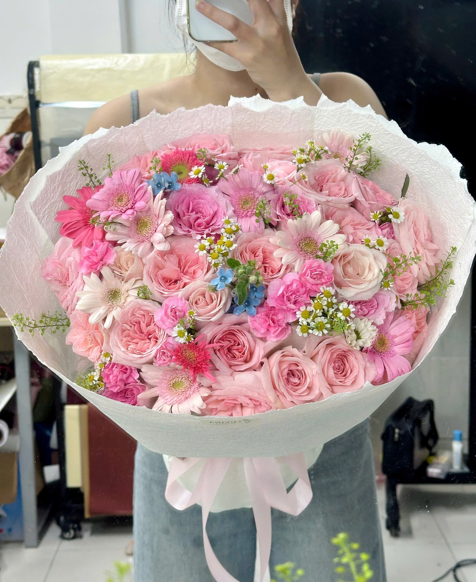 z7953760622948_2ba1e33b4866e886e4805d84a21c2a6a Hồng mix size to giấy xịn - Anh 2 - Tiem Hoa Luvina