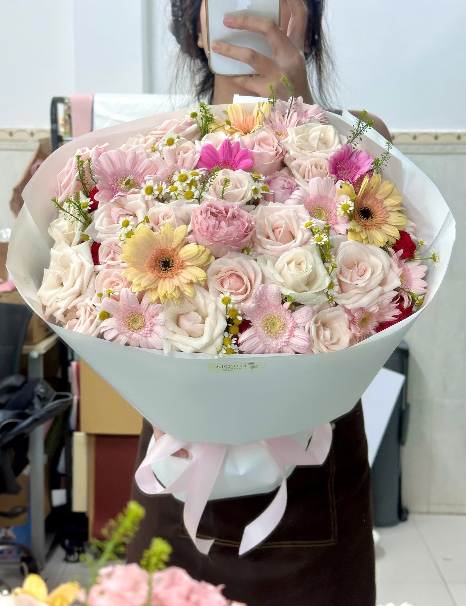 z7979916701468_a0c6ab0a4ae6870d27be29c9246f4dad Hồng Mix Nhiều Hoa Đáng Yêu Và Nổi Bật - Anh 1 - Tiem Hoa Luvina