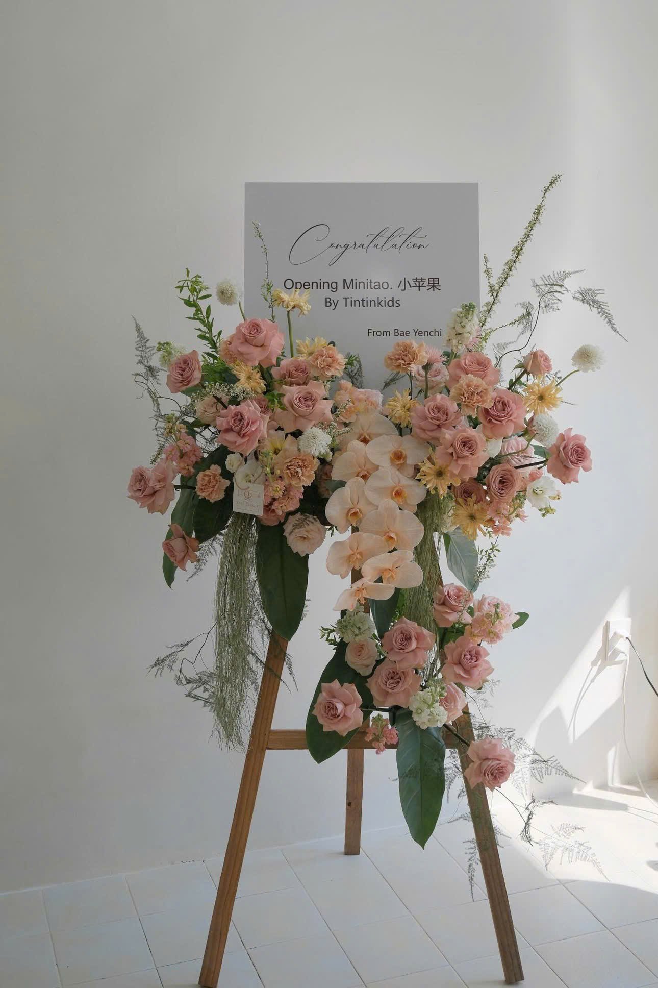 z8027780693160_5f6ec60f6196402327f9623955c428cb Hoa Khai Trương Rực Rỡ Sang Trọng Dành Tặng Đối Tác Và Người Thân - Anh 3 - Tiem Hoa Luvina